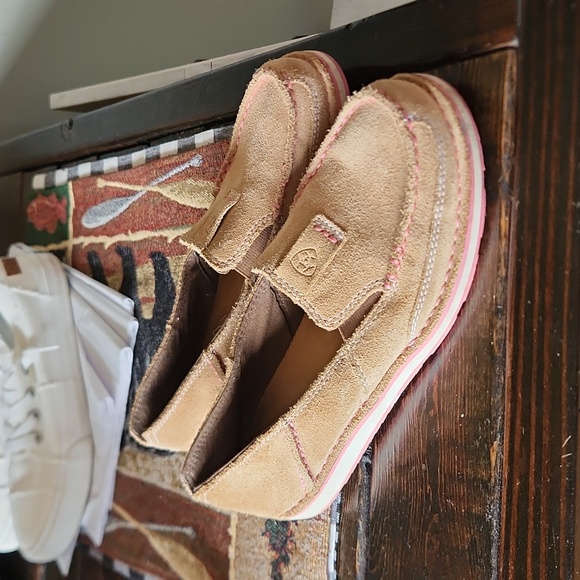 Ariat Shoes - Women's Ariat slip on cruisers. (6)